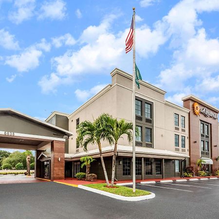 La Quinta By Wyndham St. Petersburg Northeast *Newly Renovated Hotel Exterior photo