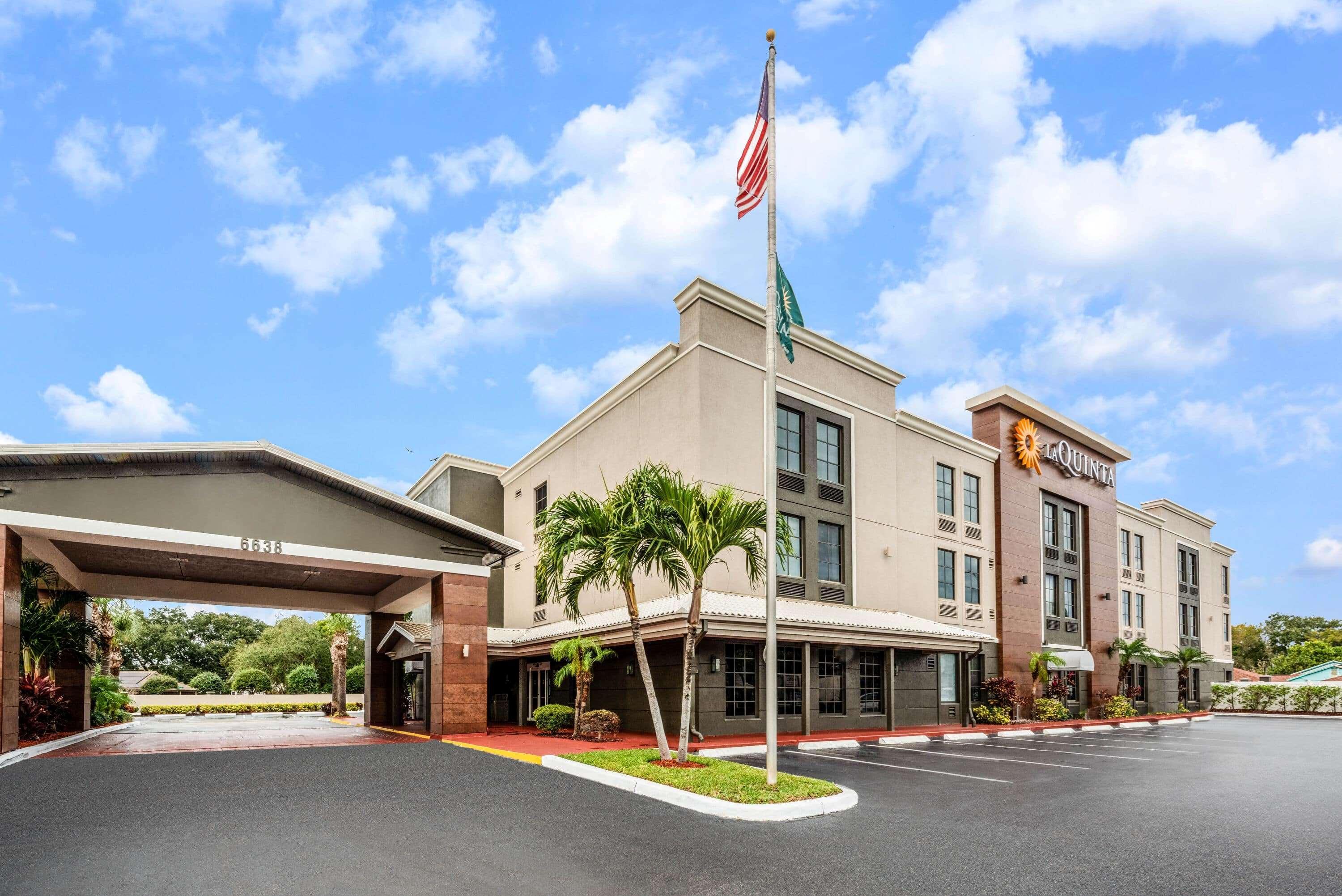 La Quinta By Wyndham St. Petersburg Northeast *Newly Renovated Hotel Exterior photo