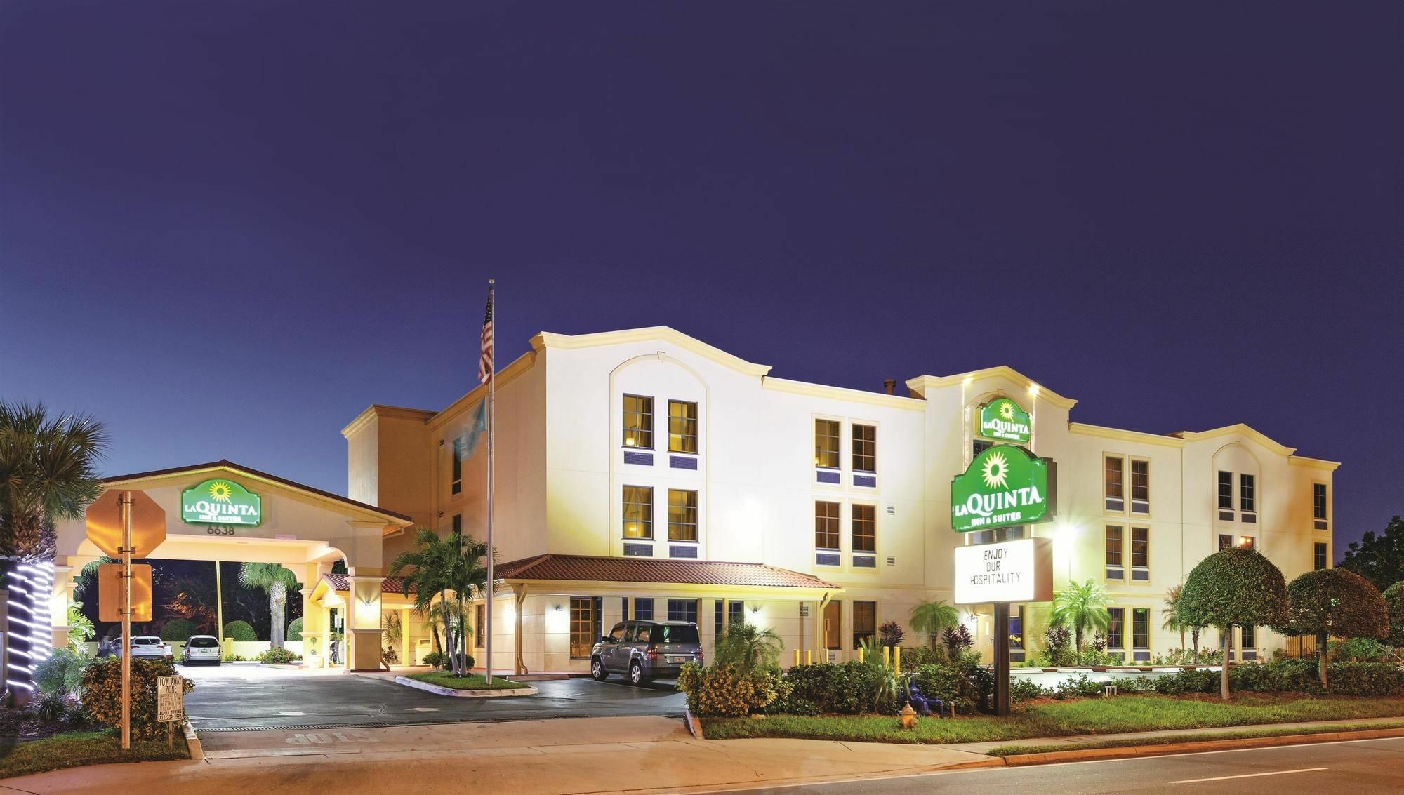 La Quinta By Wyndham St. Petersburg Northeast *Newly Renovated Hotel Exterior photo